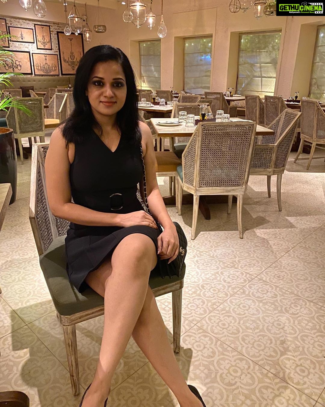 Reshma Rathore Instagram - 🍂🍝🍕🍽🍸🥗 #reshmarathore #heroine #supremecourtlawyer Mangii Ferra