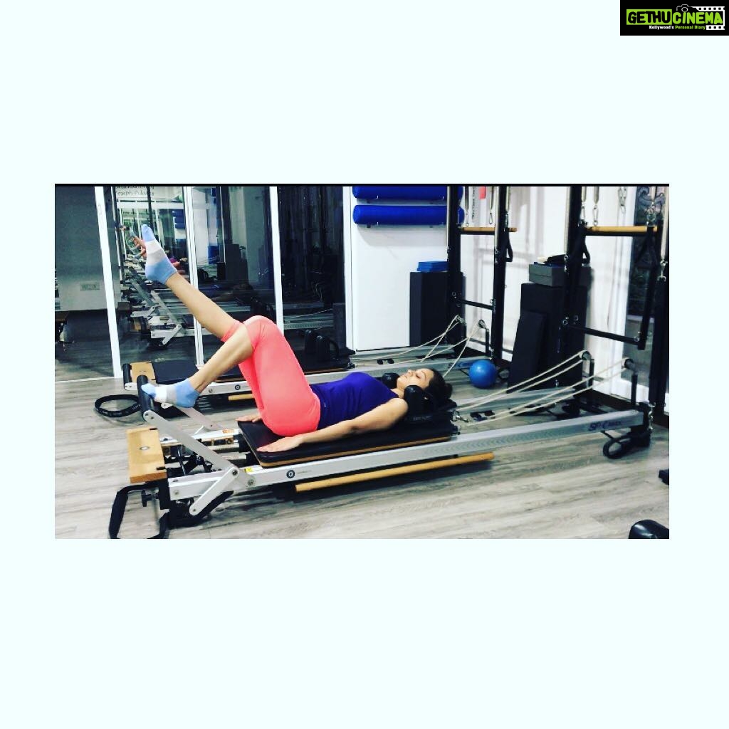 Reshma Rathore Instagram - #legstretch #pilatesreformerexercise 💗Pilates 🤗 Activ8 , Pilates & Rehab Studio