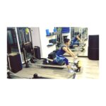 Reshma Rathore Instagram – Stretch strength stability🙌🤸‍♀️
#lungesonreformer
#pilatesreformerworkout
#deeperlegsstretch
#lungeitout Activ8 , Pilates & Rehab Studio