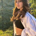 Rhea Chakraborty Instagram - Nouveau départ ! #rhenew Makeup : @makeupbyrishabk Hair : @kimberlyychu Styling : @theanisha (assisted by @bhavnaaaaa.r @xrishikax ) Jewellery : @blingthingstore Managed by : @funchita 📸: @dopsahil