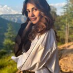 Rhea Chakraborty Instagram - Nouveau départ ! #rhenew Makeup : @makeupbyrishabk Hair : @kimberlyychu Styling : @theanisha (assisted by @bhavnaaaaa.r @xrishikax ) Jewellery : @blingthingstore Managed by : @funchita 📸: @dopsahil