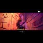Rhea Chakraborty Instagram - Yeh jung ka maidaan, laga poori jaan, yeh bata kiski taraf hai tu Karm Ya Kaand?🔥💪🏻 The anthem for this season of @mtvroadies , Karm Ya Kaand, is out on @kaanphodmusic youtube channel! Go watch it now! Written & Composed by: @supermanikk & @wickedsunnyyyyy @mtvindia #MTVRoadies #MTVRoadies19 #KarmYaKaand #RoadiesKarmYaKaand #roadiesanthem