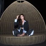 Rhea Chakraborty Instagram - VIBE CHECK ✌🏽 #rhenew #thrivesquad Outfit : @thelabel.jenn 🖤 @jinitasheth ( fav ) 🖤