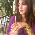 Rhea Chakraborty Instagram - Pardon my French 🤓 #iykyk #rhenew #thrivesquad