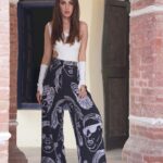 Rhea Chakraborty Instagram - Thrive Squad 🤍🖤 #rhenew #thrivesquad @mtvroadies @mtvindia Styling : @theanisha Asstd by : @bhavnaaaaa.r @xrishikax Pants : @_huemn Body suit : @beeglee Jewellery: @blingthingstore Makeup and 📸: @makeupbyrishabk Hair : @kimberlyychu Managed by : @funchita