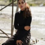 Rhea Chakraborty Instagram - "What if I fall? Oh, but my darling, what if you fly?" #rhenew ☀️ Styling: @theanisha ( assisted by @bhavnaaaaa.r @xrishikax ) Makeup and 📸 : @makeupbyrishabk Hair : @kimberlyychu Managed : @funchita