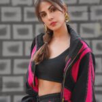 Rhea Chakraborty Instagram - Stop and stare 🧿 #rhenew Styling : @theanisha Assisted : @xrishikax @bhavnaaaaa.r Outfit : @thelabel.jenn @jinitasheth Jewellery : @blingthingstore Hair : @kimberlyychu Makeup + 📸 : @makeupbyrishabk Managed by : @funchita