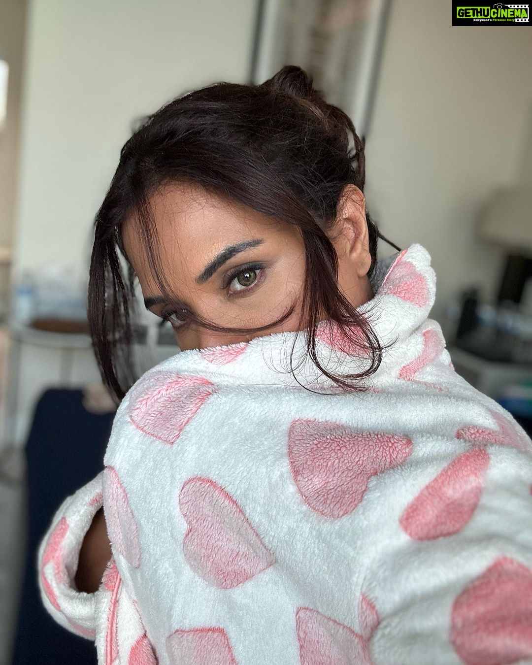 Richa Chadha Instagram - 👀remember when you could just post photos here without worrying about algorithm aunty ? Take me back.