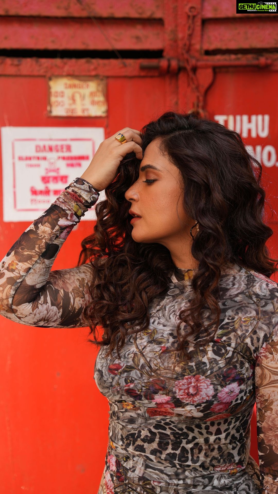 Richa Chadha Instagram - Thank you thank you thank you for loving the trailer this much guys! This film has achieved cult status due to you. Fans हैं तो हम हैं! . . . . . #Fukrey3 #Fukr3y #RichaChadha #Bollywood #NewWork #TuiFaatiTeNaaGulati #InsideJokeForHashtagReaders