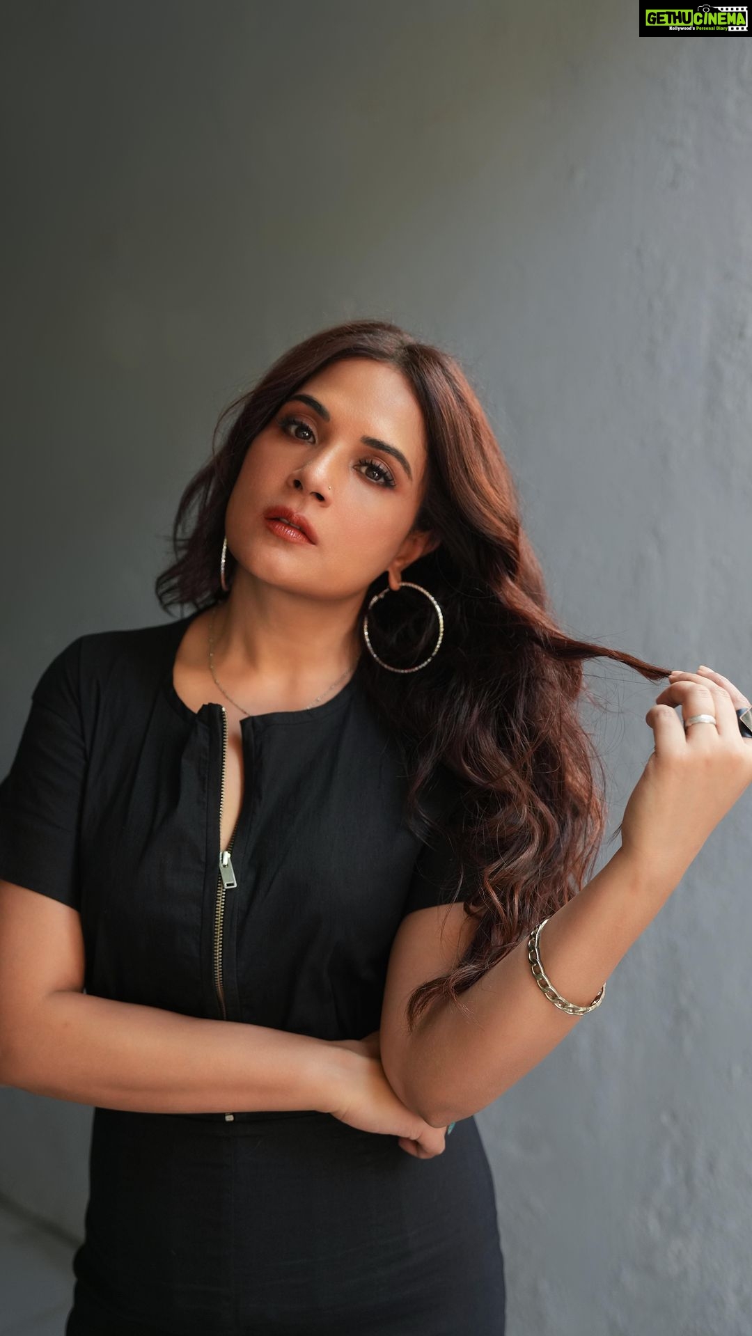 Richa Chadha Instagram - Hahaha I remember wearing my lovely @isabelmarant piece 6 years ago for an event, circa when fashion sites would “pull up actors for repeating outfits”, cut to now, when it’s cool and the same people are now “calling out fast fashion because sustainability “. They’re in the business of “calling out. Let them be. Same people, a decade ago, happily told celebrities whether they “had the body to pull that bodycon off or not” and now they are celebrating ‘body diversity’, not because they want, because they perhaps HAVE to…LOLOL😂🤣 Dress for you, be happy because what’s cool and kosher today will be problematic tomorrow, people will come around and be vocal once it’s cool to be woke. You do you, do what makes you feel right, even if there’s no cool catch phrase like “structural inclusion” for it yet. And clothes are made to be repeated. They’re not condoms. In @stevemadden heels and my own baubles. Thanks @anishagandhi3 for the courage and letting me be me. Thanks @harryrajput64 and @denyrajput #Sapna for the preening! 👗 @isabelmarant . 👠 @stevemadden . 💄 @harryrajput64 . . . . . #fastfashion #dontbotherwiththem #RichaChadha #Bollywood #Fukrey3 #whyareyoustillreadingmyhashtagsLOLstop.