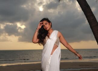 Richa Chadha Instagram - हमको मालूम है अपने ग़ज़ब की क़ीमत, इसी लिए कभी-कभी ढाते हैं! Just feelin’ it… very few days to go for the release of Fukr3y, the most commercial, successful of the films I have been in! पेट में तितलियाँ🦋Not easy, being an outsider and making your way to people’s hearts on your own terms … this is as true for me as it is for all my co-stars @pankajtripathi @pulkitsamrat @oyemanjot @fukravarun @alifazal9 ! Love you all to pieces 🫶🏽❣️🌸Let there be love, let there be magic, let there be light🤌🏽.// On the beach… in my head, I was singing to @iamsrk … मेरे होठों के ग़ुलाब माँग ले 🎶🎵Made Ali drive me to Mannat at midnight after we watched Jawan, which I LOVED! Don’t believe it? Maine video liya hai… will share soon❣️🫀 Felt like Chandni in this white sari by @chameeandpalak , HMU by @harryrajput64 @glazoschool , camera @denyrajput @boomstastudio , styled by favourites @anishagandhi3 @rochelledsa 🫀#SRKsupremacy #SarinotSari #GivingYouABreakFromPromotionsToo #hashtagreadermuch 🤣