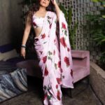 Richa Chadha Instagram - सारी not sorry! Good night everyone. अब तक फ़ोन पर क्या कर रहे हो? 👗@mohammed.mazhar.official Styled by @anishagandhi3 @rochellesdsa Assistant stylist- @lavinaajbani 💄 @shaylinayak Hair- @ashisbogi Assisted by- @vickyvandre 📸 @harshphotography11 . . . . #Sari #RichaChadha #Bollywood #RichaChadhaInSaree #whyareyoureadingmyhashtags