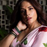 Richa Chadha Instagram - सारी not sorry! Good night everyone. अब तक फ़ोन पर क्या कर रहे हो? 👗@mohammed.mazhar.official Styled by @anishagandhi3 @rochellesdsa Assistant stylist- @lavinaajbani 💄 @shaylinayak Hair- @ashisbogi Assisted by- @vickyvandre 📸 @harshphotography11 . . . . #Sari #RichaChadha #Bollywood #RichaChadhaInSaree #whyareyoureadingmyhashtags