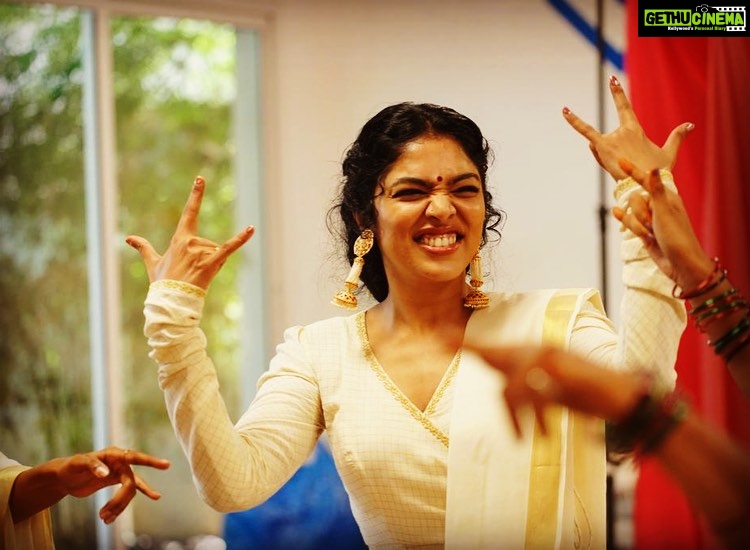 Rima Kallingal Instagram - Same day! Different moods. At Onamamangam💃😍 @mamangamindia