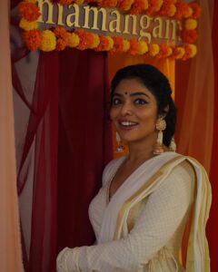 Rima Kallingal Instagram - Onamamangam 💜😍💃 Wearing @pranaahbypoornimaindrajith and these lovely jhumkas from @saltstudio . Thanks for my onakodi @poornimaindrajith and @diyaaa_john 😘😘 📸: @jaisonmadany