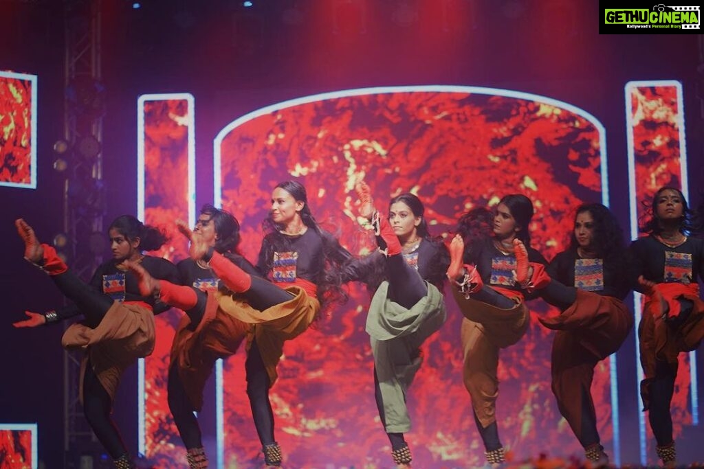 Rima Kallingal Instagram - Agneya - the fire within. @mamangamindia Dance Company represented by @greenarendran @amitha.s.ram @anusree.p.s_ @jayaprakashanju @bhavya_omanakuttan @onishyabiju00 @arya.aravind_dance_ishttam