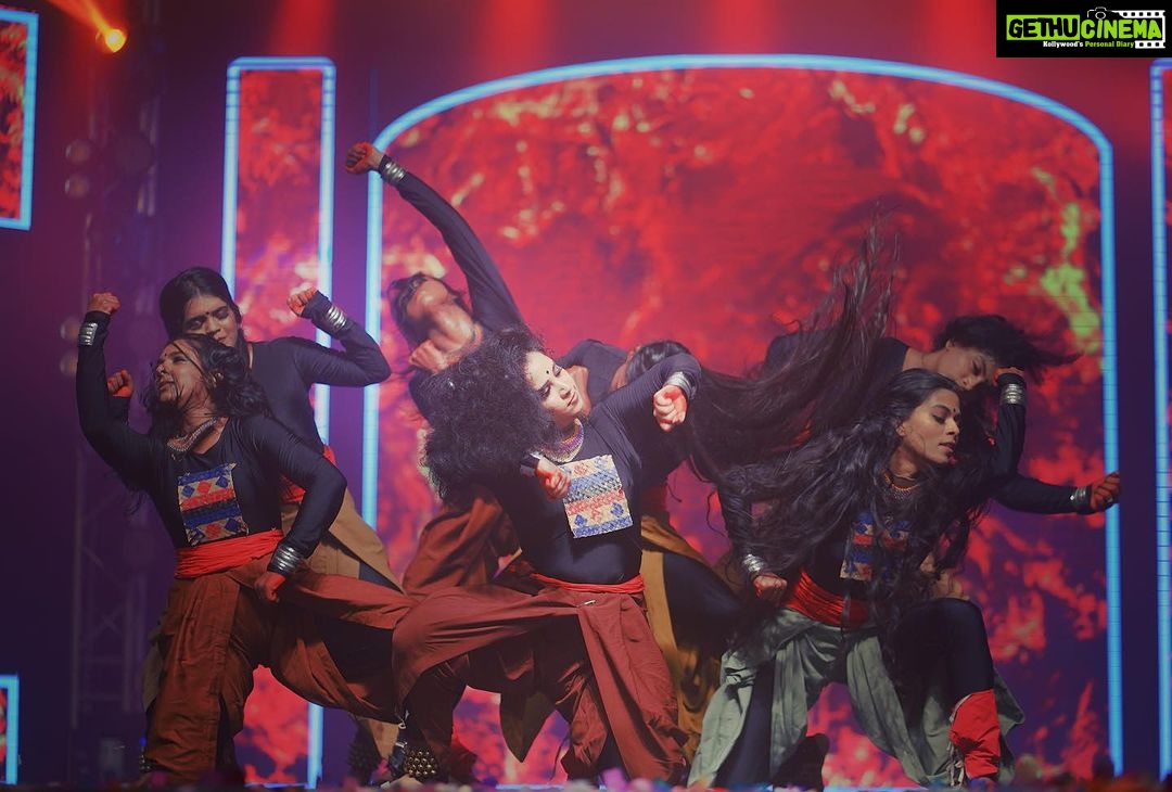 Rima Kallingal Instagram - Agneya - the fire within. @mamangamindia Dance Company represented by @greenarendran @amitha.s.ram @anusree.p.s_ @jayaprakashanju @bhavya_omanakuttan @onishyabiju00 @arya.aravind_dance_ishttam