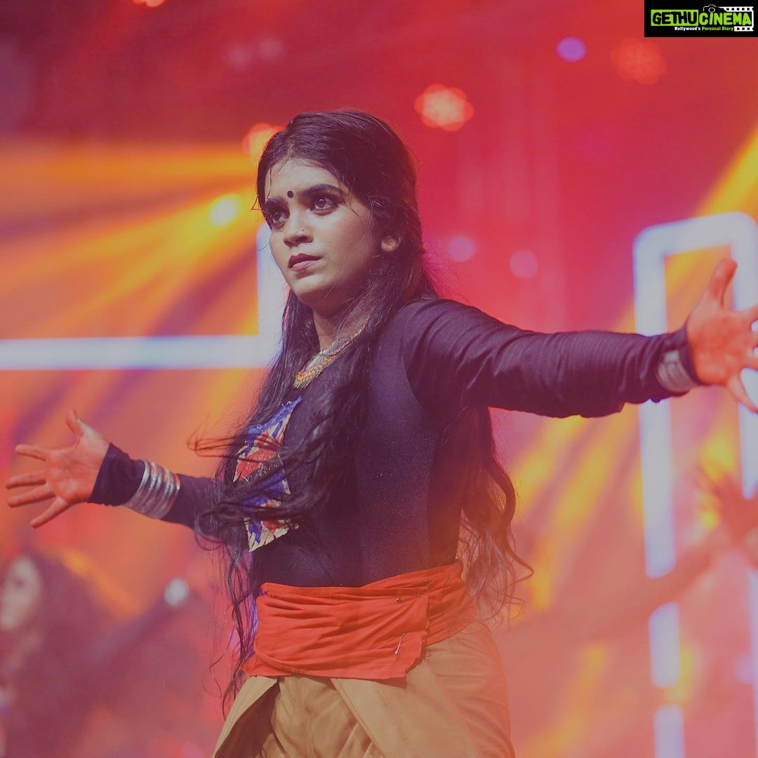 Rima Kallingal Instagram - Agneya - the fire within. 📸 : @jaisonmadany #MamangamDanceCompany #performnaceart #performance #dance #dancerlife❤️ #stage #stagelighting