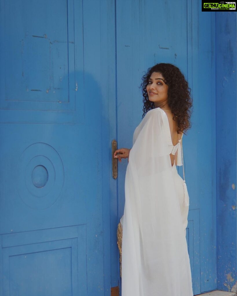 Rima Kallingal Instagram - Grecian for a day. Photographed: @jaisonmadany Saree: @pranaahbypoornimaindrajith HMU: @zara___makeover Styled: @sandra_resmi Earrings: @keyaa_by_kartika