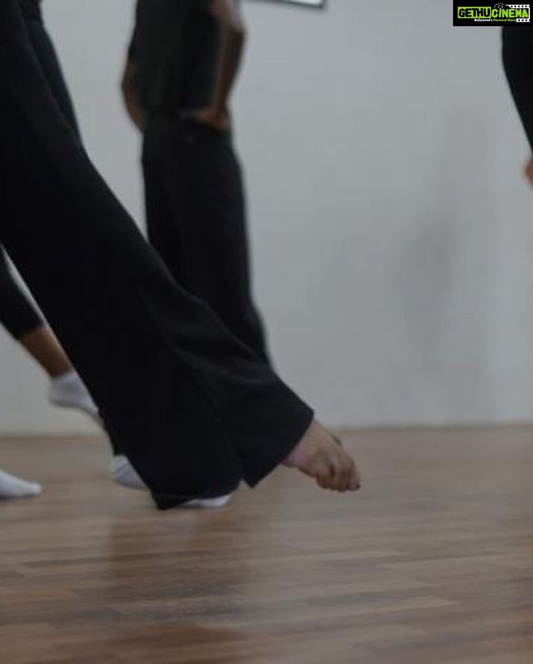 Rima Kallingal Instagram - Body and it’s dynamics. Movement club - august edition with @parislaxmi. #introductiontoballet