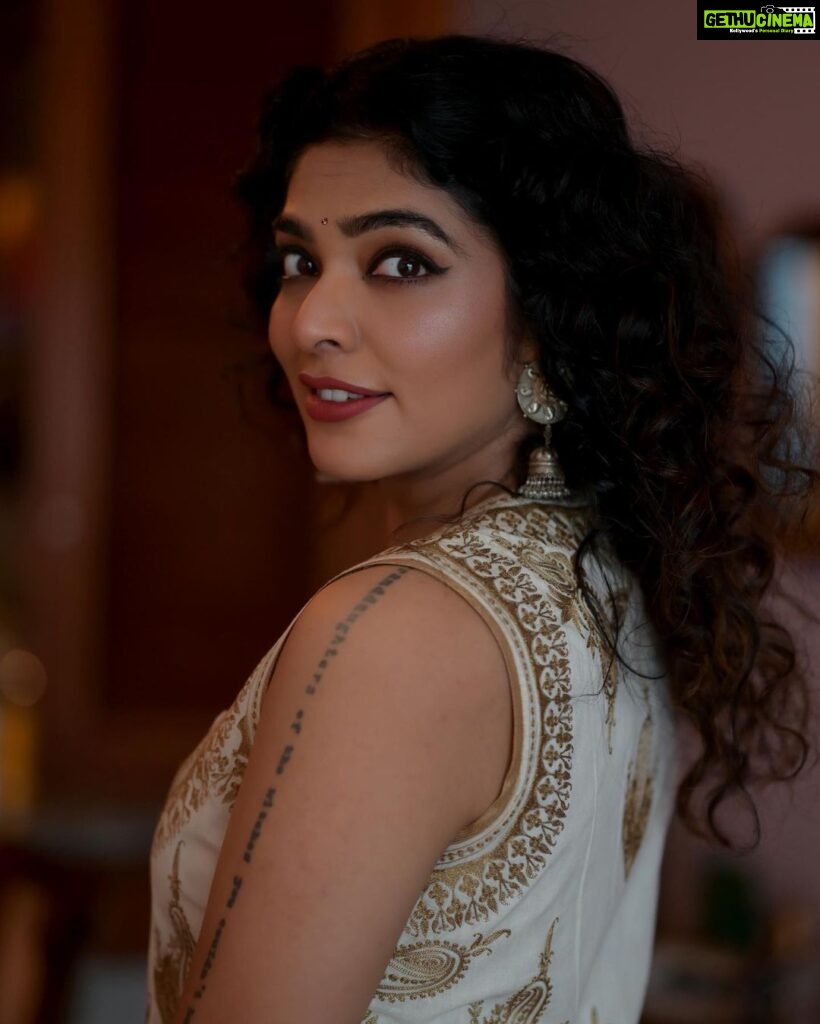 Rima Kallingal Instagram - Unlocking the true beauty of your natural colors is my passion in the world of makeup artistry. Working with @rimakallingal * who shares the same mindset, made the process even more enjoyable and effortless.' Makeup and hair - @makeupby_farz "And the photographer skillfully captured her beauty while preserving her makeup look @vibethinks #DubaiMakeupArtist #MakeupArtistDubai #CelebrityMakeupArtist #BridalMakeupArtist #KeralaMakeupArtist #KollamMakeupArtist #DubaiMUA #MakeupArtistry #MakeupMagic #GlamourGuru #BeautyByDesign #FlawlessFaces #RedCarpetReady #BridalBeauty #DubaiBrides #KeralaBrides #MakeupInspiration #GlowingSkin #InstaMakeup #MakeupGoals #MakeupAddict #BeautyExpert #DubaiGlam #MakeupLover #BeautylnDubai #MakeupObsessed #MakeupArtistLife #MakeupArtistsWorldwide Dubai - دبى