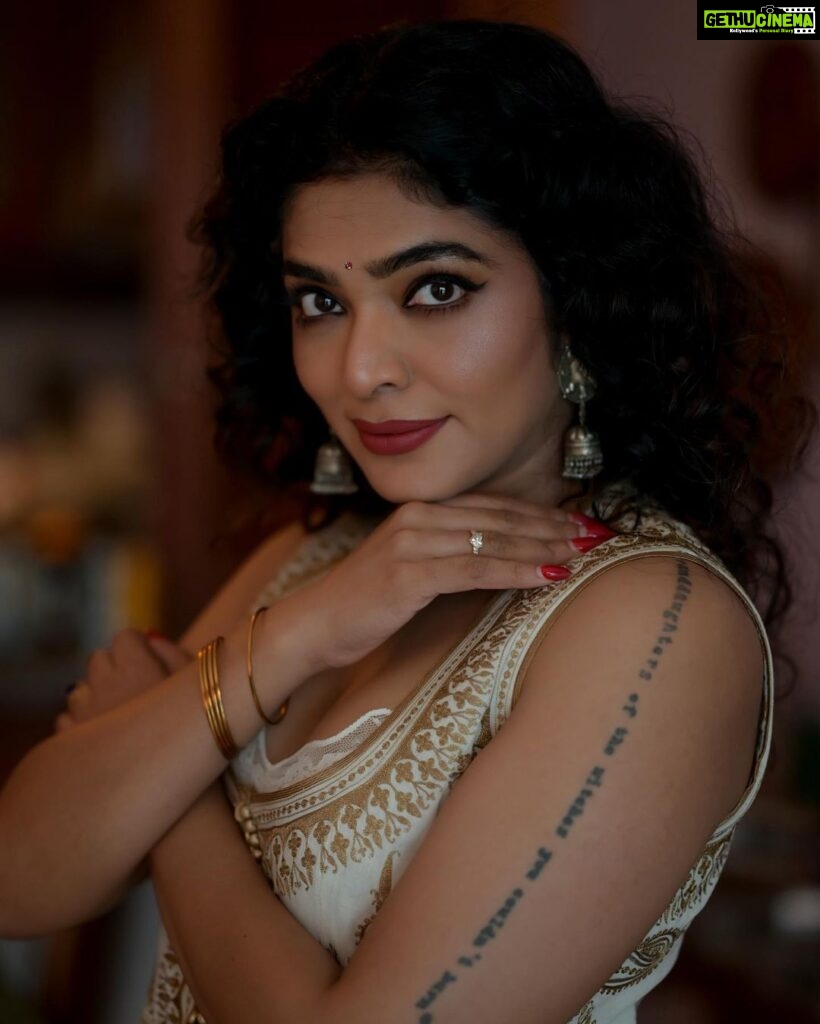 Rima Kallingal Instagram - Unlocking the true beauty of your natural colors is my passion in the world of makeup artistry. Working with @rimakallingal 💖who shares the same mindset, made the process even more enjoyable and effortless.❤️ Makeup and hair - @makeupby_farz "And the photographer skillfully captured her beauty while preserving her makeup look @vibethinks ❤️ #DubaiMakeupArtist #MakeupArtistDubai #CelebrityMakeupArtist #BridalMakeupArtist #KeralaMakeupArtist #KollamMakeupArtist #DubaiMUA #MakeupArtistry #MakeupMagic #GlamourGuru #BeautyByDesign #FlawlessFaces #RedCarpetReady #BridalBeauty #DubaiBrides #KeralaBrides #MakeupInspiration #GlowingSkin #InstaMakeup #MakeupGoals #MakeupAddict #BeautyExpert #DubaiGlam #MakeupLover #BeautyInDubai #MakeupObsessed #MakeupArtistLife #MakeupArtistsWorldwide Dubai - دبى