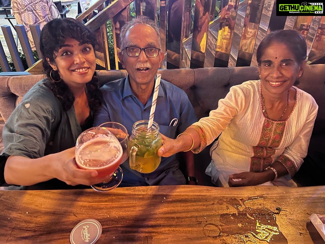 Rima Kallingal Instagram - Cheers 🍻 #fathersday