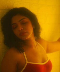 Rima Kallingal Instagram - Eating my heart out.. 

Shot by @jaisonmadany
Styled @sandra_resmi wearing @victoriassecretindia 
MUA @merins_remyamerin 
Styling assistant @annica_._ 
Studio @tinyturtle.media
Technical support @grapherme