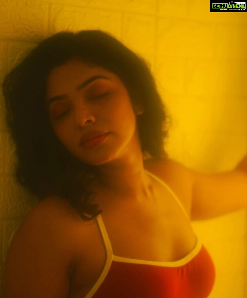 Rima Kallingal Instagram - Eating my heart out.. Shot by @jaisonmadany Styled @sandra_resmi wearing @victoriassecretindia MUA @merins_remyamerin Styling assistant @annica_._ Studio @tinyturtle.media Technical support @grapherme