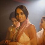 Rima Kallingal Instagram - Dazzle em’ darlings😍. @greenarendran and @anusree Photographed: @jaisonmadany Videographer: @vishnu.Chandrabose Edits: @salgu_maan Styling: @sandra_resmi Saree: @saltstudio Jewellery: @raziakunj MUA: @reshmu__ Makeup assistant: @karen.susxn Studio : @tinyturtle.media