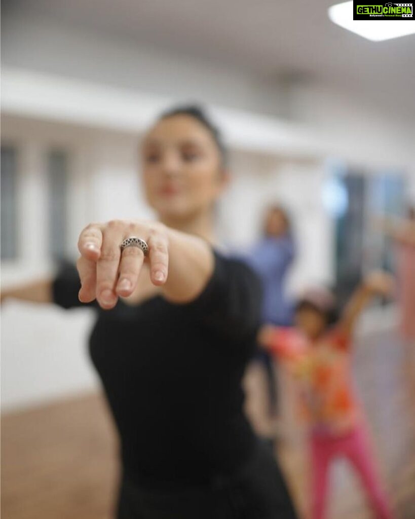 Rima Kallingal Instagram - Body and it’s dynamics. Movement club - august edition with @parislaxmi. #introductiontoballet