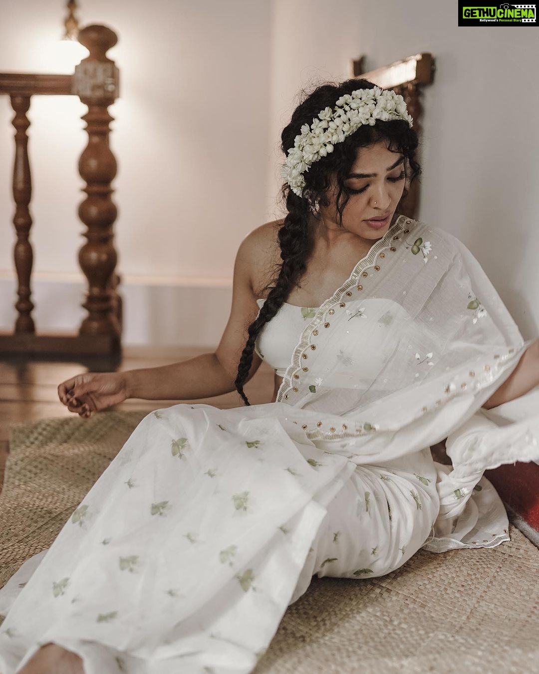 Rima Kallingal Instagram - In realms of art, a soul refined, A painter's touch, so well defined, With brush in hand, Jasmin blooms adorned his sight,Their fragrance dancing in twilight, On cloth of purest ivory gleamed,he did conceive, A masterpiece that all believe. In every stroke, his heart did pour, A love for beauty to explore, With every hue, he sought to find, The essence of the jasmine kind. Manga collection now at Milan Design. Designs Inspired by Jasmin blooms, conceived by master artisans. #milandesignkochi #madebymilan #masterpiecebymilan