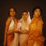 Rima Kallingal Instagram - Dazzle em’ darlings😍. @greenarendran and @anusree Photographed: @jaisonmadany Videographer: @vishnu.Chandrabose Edits: @salgu_maan Styling: @sandra_resmi Saree: @saltstudio Jewellery: @raziakunj MUA: @reshmu__ Makeup assistant: @karen.susxn Studio : @tinyturtle.media