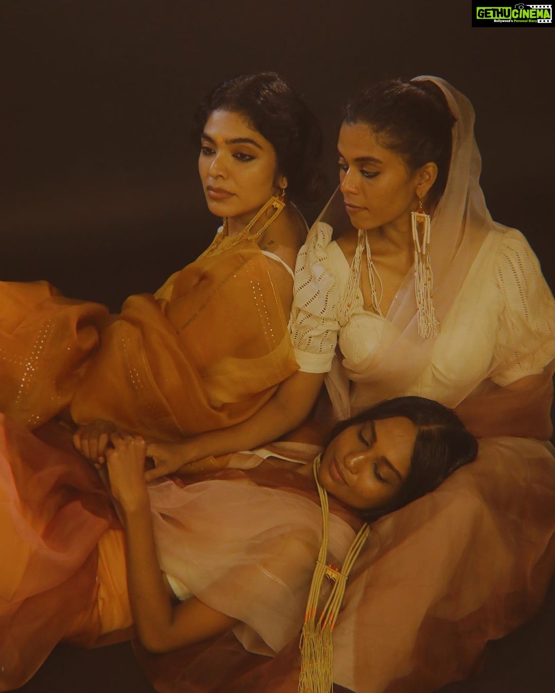 Rima Kallingal Instagram - Of silences, laughter, gup shup and everything in-between that you share…. @greenarendran and @anusree Photographed: @jaisonmadany Videographer: @vishnu.Chandrabose Edits: @salgu_maan Styling: @sandra_resmi Saree: @saltstudio Jewellery: @raziakunj MUA: @reshmu__ Makeup assistant: @karen.susxn Studio : @tinyturtle.media