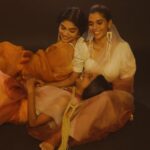Rima Kallingal Instagram - Of silences, laughter, gup shup and everything in-between that you share…. @greenarendran and @anusree Photographed: @jaisonmadany Videographer: @vishnu.Chandrabose Edits: @salgu_maan Styling: @sandra_resmi Saree: @saltstudio Jewellery: @raziakunj MUA: @reshmu__ Makeup assistant: @karen.susxn Studio : @tinyturtle.media