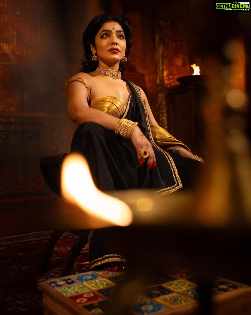 Rima Kallingal Instagram - Queen VINDYAVALI: Mahabali’s enigmatic consort, a name scarcely spoken among her own people. Embark on a quest to unveil her untold story and discover the mysteries that surround this elusive figure.” Inframe: @rimakallingal DOP📸: @a_isography Concept and Styling: @caffeinated_stylist Art: @fermina__daza_ Wardrobe: @jaankibridalcouture HMU: @ayra_the_transforming_studio Jewellery: @zaibbyjasmine Production House: @sky_media_qatar Assisted by: @jijomon_dqzzz_ @ashik_04_