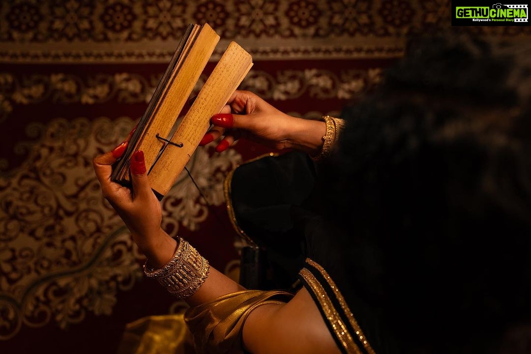 Rima Kallingal Instagram - Queen VINDYAVALI: Mahabali’s enigmatic consort, a name scarcely spoken among her own people. Embark on a quest to unveil her untold story and discover the mysteries that surround this elusive figure.” Inframe: @rimakallingal DOP📸: @a_isography Concept and Styling: @caffeinated_stylist Art: @fermina__daza_ Wardrobe: @jaankibridalcouture HMU: @ayra_the_transforming_studio Jewellery: @zaibbyjasmine Production House: @sky_media_qatar Assisted by: @jijomon_dqzzz_ @ashik_04_