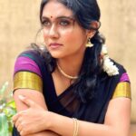 Rinku Rajguru Instagram - होठों ने सब बातें छुपा कर रखीं आँखो को ये हुनर कभी आया ही नहीं…