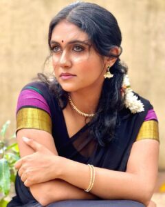 Rinku Rajguru Instagram - होठों ने सब बातें छुपा कर रखीं आँखो को ये हुनर कभी आया ही नहीं…