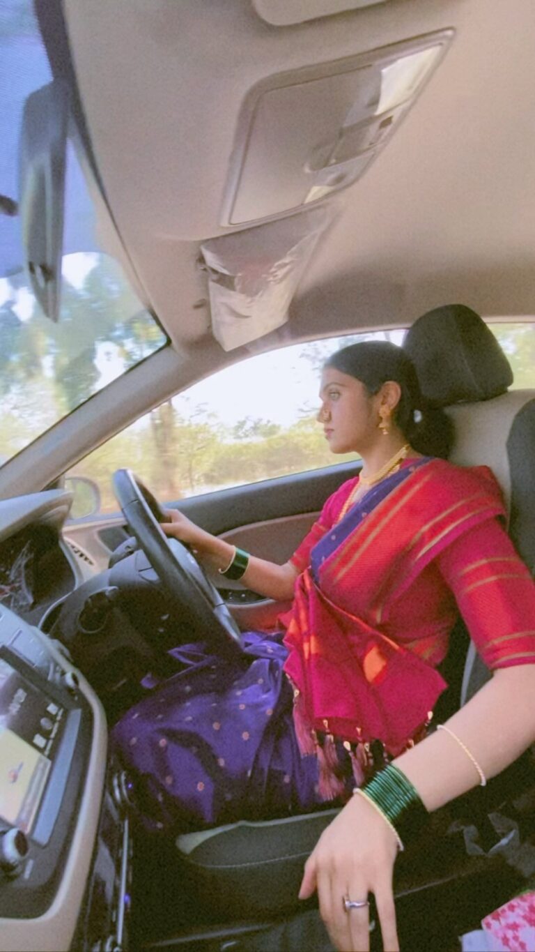 Rinku Rajguru Instagram - Let’s go for a long drive with no destination 🌸 🎥. @riya_shinde911