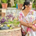 Rinku Rajguru Instagram - Silence🤍🌸🕊️ #peaceful🏡#calm