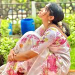 Rinku Rajguru Instagram - Silence🤍🌸🕊️ #peaceful🏡#calm