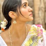 Rinku Rajguru Instagram - Silence🤍🌸🕊️ #peaceful🏡#calm