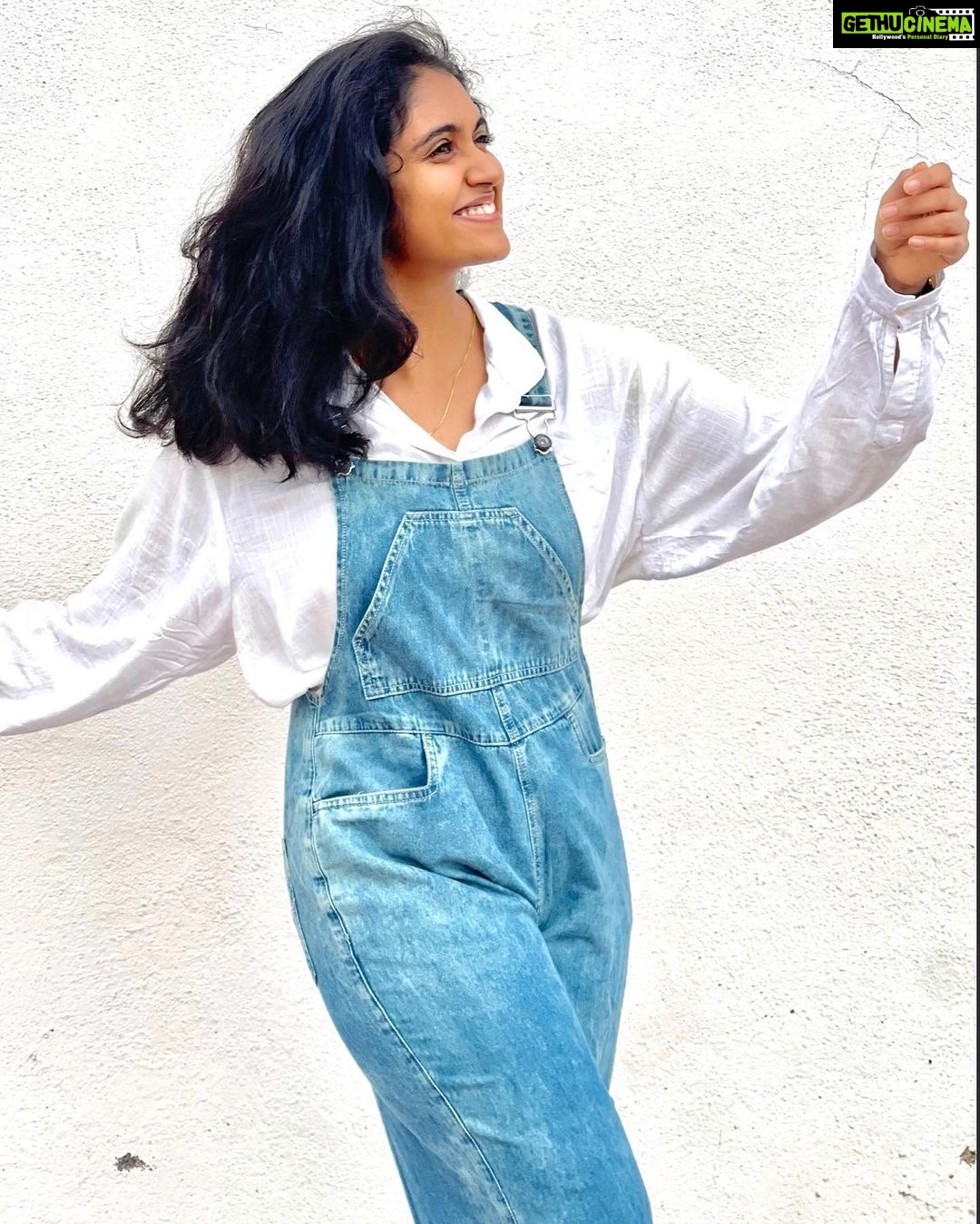Rinku Rajguru Instagram - "Be as free as my messy hairs" 🌪️ #sundaymood#