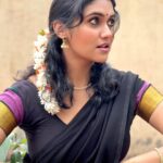 Rinku Rajguru Instagram – होठों ने सब बातें छुपा कर रखीं
आँखो को ये हुनर कभी आया ही नहीं…