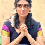 Rinku Rajguru Instagram – होठों ने सब बातें छुपा कर रखीं
आँखो को ये हुनर कभी आया ही नहीं…