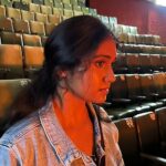 Rinku Rajguru Instagram - माझ्या आयुष्यातील मी पाहिलेलं पहिलंच नाटक. अप्रतिम अनुभूती. सगळ्याच अंगाने सर्वांगसुंदर असं नाटक आहे 'देवबाभळी'. प्राजक्त आणि सगळ्या टीमला खूप शुभेच्छा आणि मनापासून अभिनंदन ! Bharat Natya Mandir