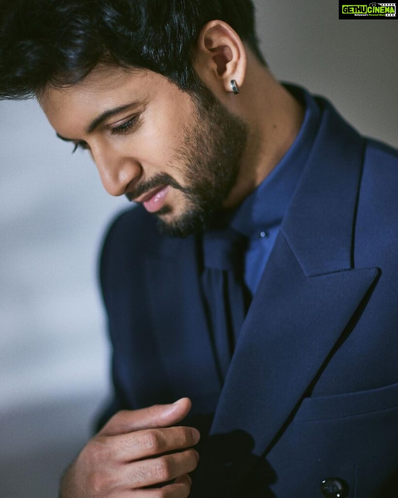 Rohit Suresh Saraf Instagram - Last night 🥳 Shot by @sheldon.santos Custom Suit by @tisastudio Styled by @abhilashatd Assisted by @_samidha_ Hair by @styled_by_tanik Makeup by @imtiaz_makeup