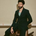 Rohit Suresh Saraf Instagram - Cleaned up after a while 🙆🏻‍♂️🥂 Photos by @sheldon.santos Styled by @saloniparekh__ Asst by @jaineeebheda Hair by @styled_by_tanik Make up by @imtiaz_makeup