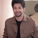 Rohit Suresh Saraf Instagram - If blue’s the color for you, then vivo V27 Pro is the phone for you! Experience the spotlight phone that gives you a magic blue color, 50MP Eye AF Selfie Camera, Mediatek Dimensity 8200 5G Processor & a super stylish curved display design! Get yours now, available on Flipkart! @flipkarttechspert @vivo_india #vivoV27SeriesonFlipkart #TheSpotlightPhone #OutOfTheBlue